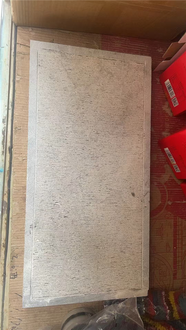 剁斧面青石板
